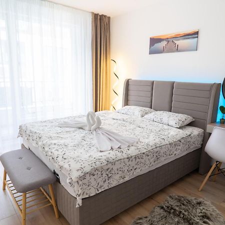 New Modern & Cozy Apartment With Free Parking فارنا المظهر الخارجي الصورة