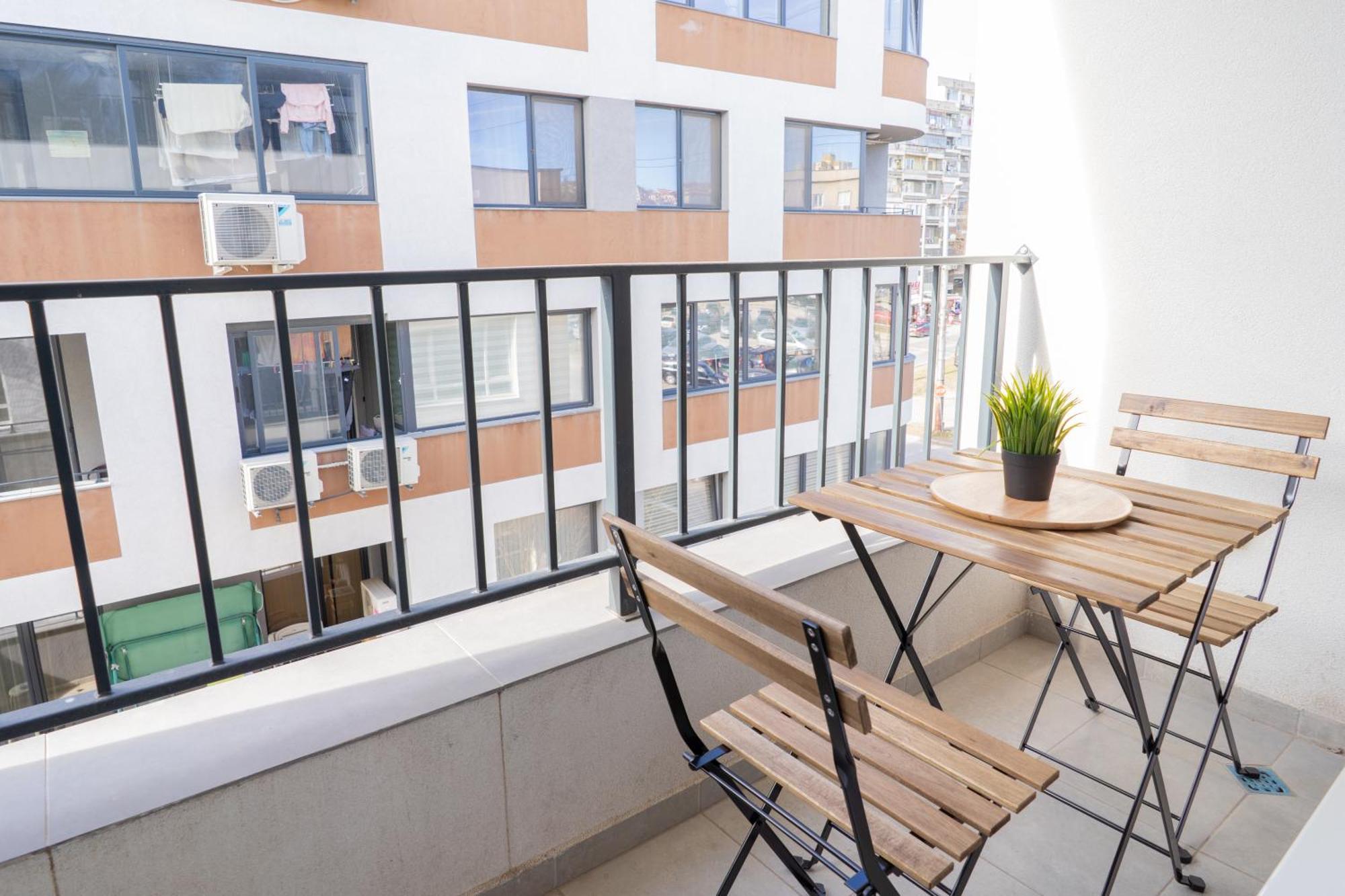 New Modern & Cozy Apartment With Free Parking فارنا المظهر الخارجي الصورة