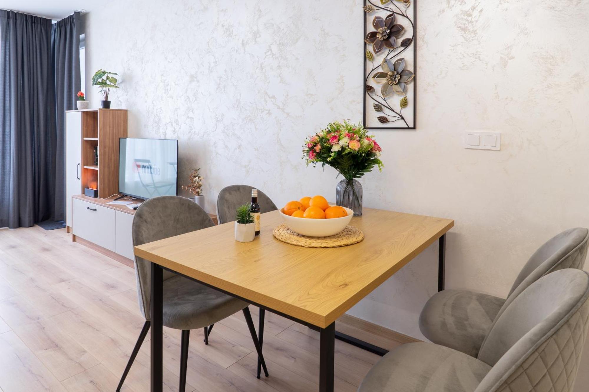 New Modern & Cozy Apartment With Free Parking فارنا المظهر الخارجي الصورة