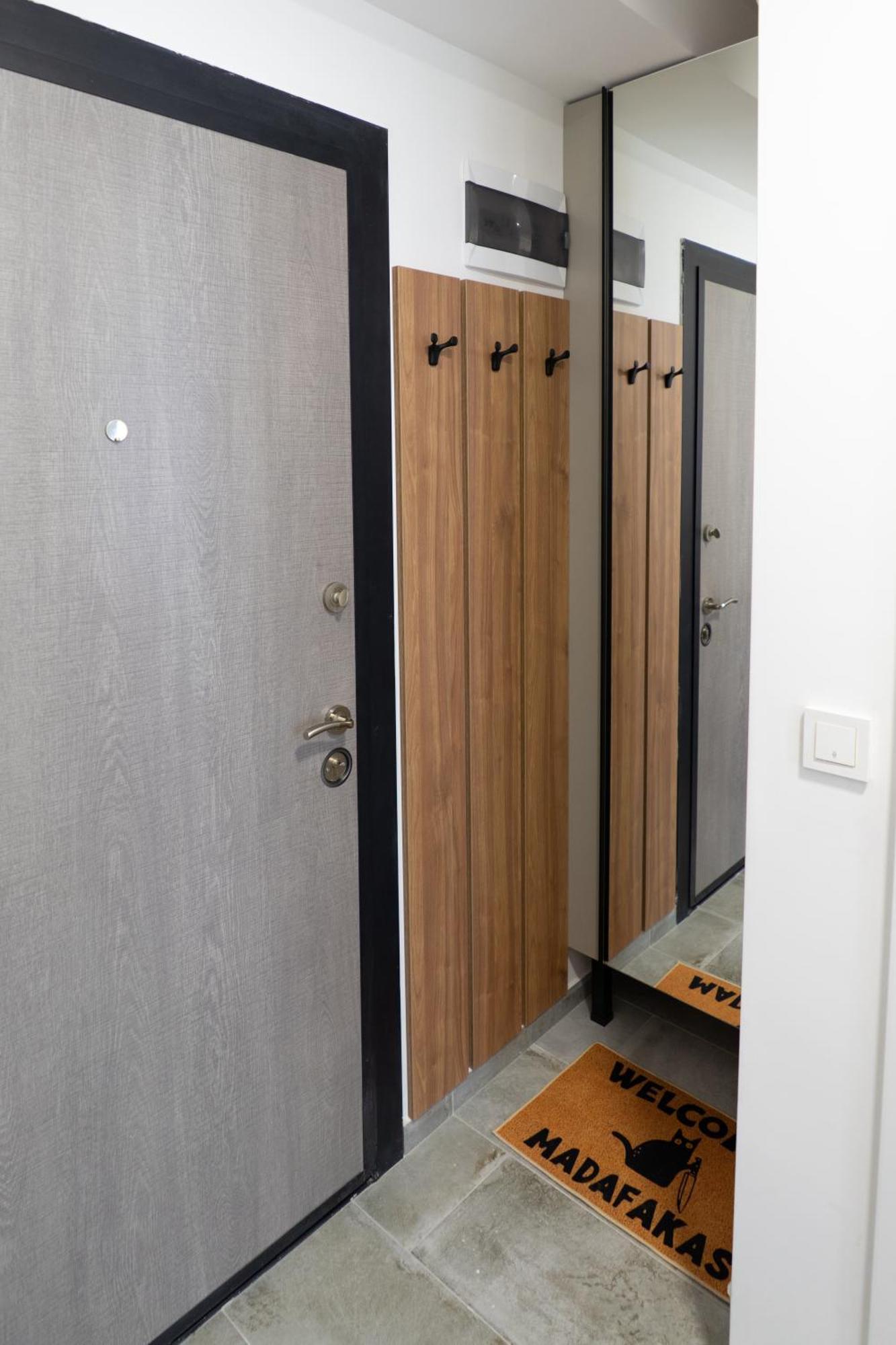 New Modern & Cozy Apartment With Free Parking فارنا المظهر الخارجي الصورة