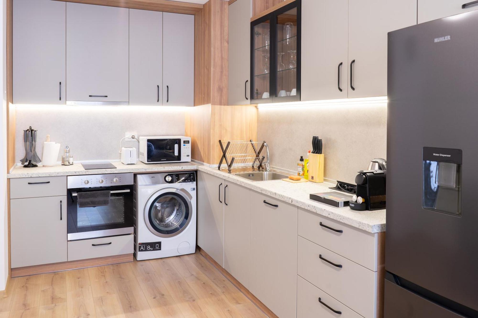 New Modern & Cozy Apartment With Free Parking فارنا المظهر الخارجي الصورة